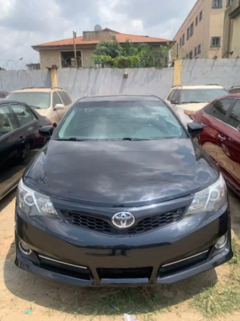 Toyota Camry   - 2014