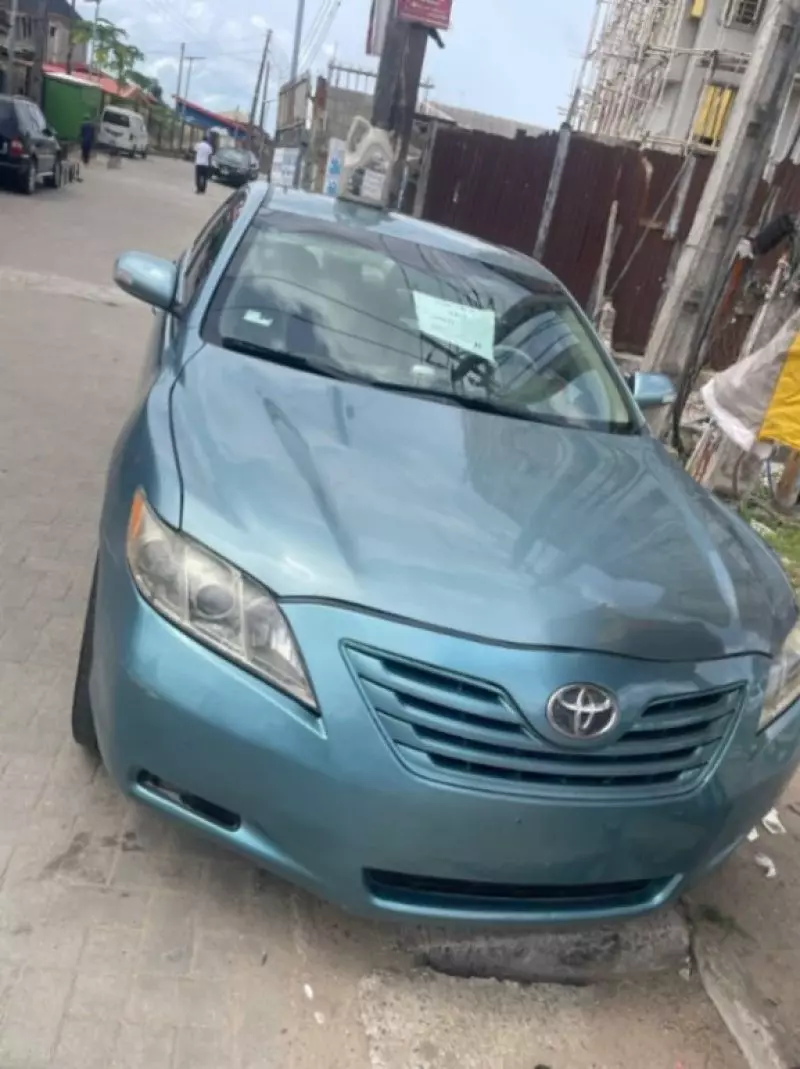 Toyota Camry   - 2009