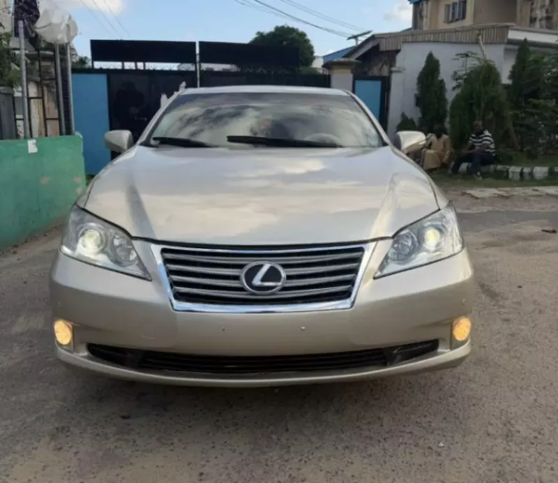 Lexus ES   - 2011