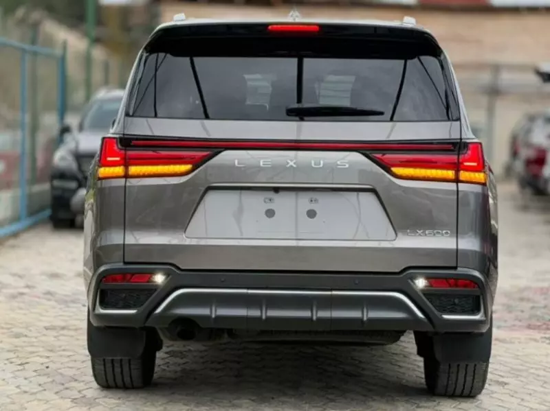 Lexus LX 600   - 2023