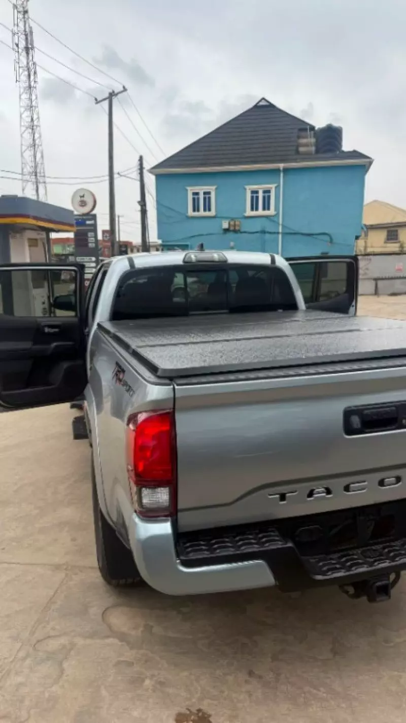TOYOTA Tacoma   - 2020