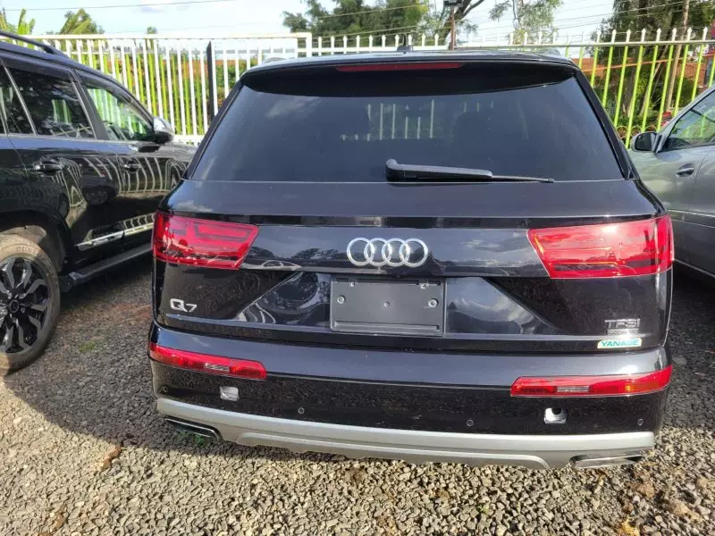 Audi Q7   - 2017