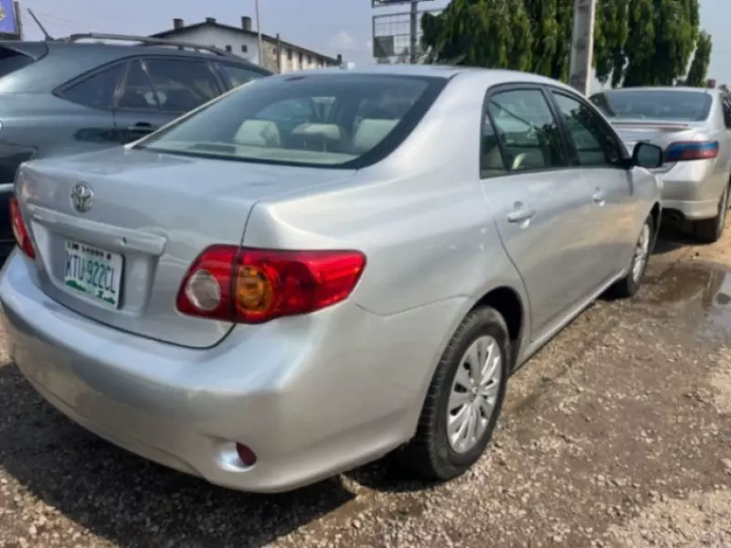 Toyota Corolla   - 2009