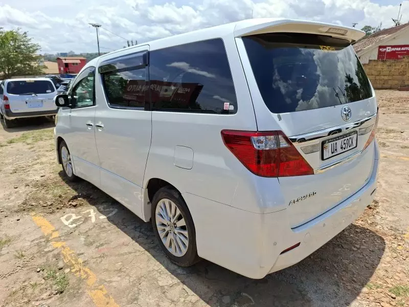 Toyota Alphard   - 2011