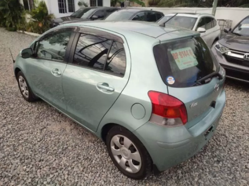 Toyota Vitz   - 2010