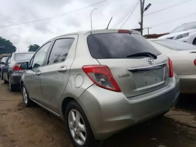 Toyota yaris   - 2011