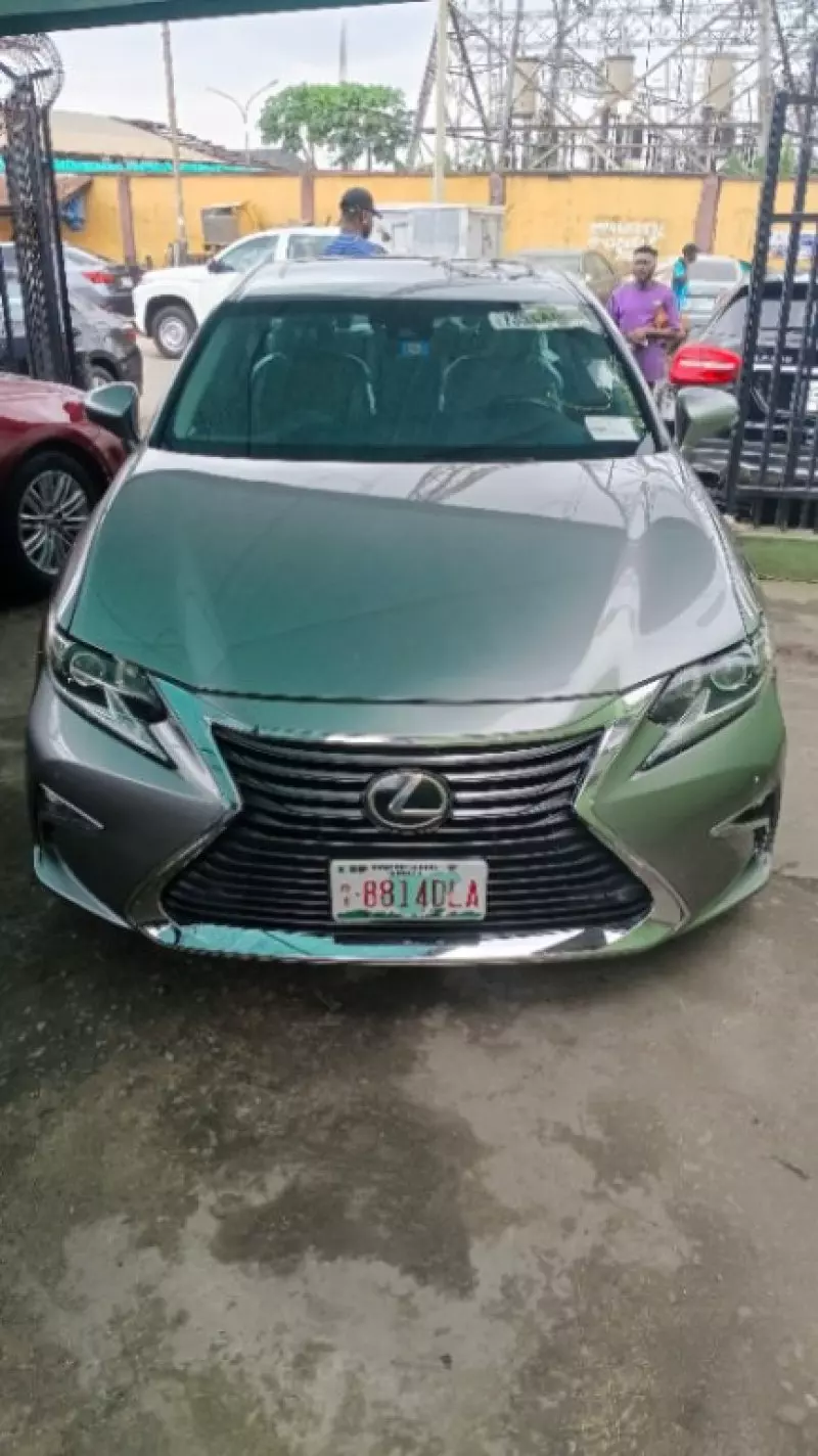 Lexus ES   - 2016
