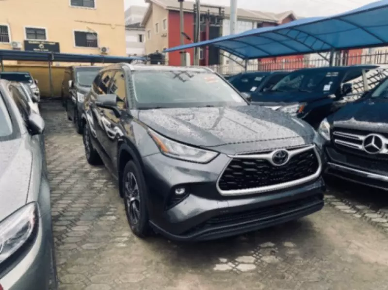 Toyota Highlander   - 2020