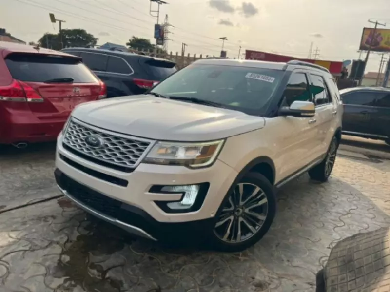 Ford Explorer   - 2016