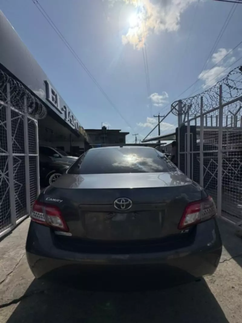 Toyota Camry   - 2010