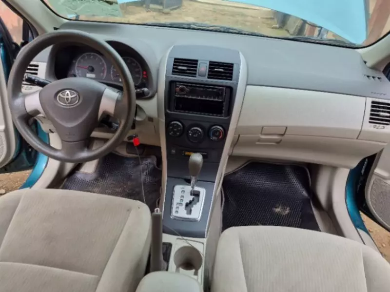 TOYOTA Corolla   - 2010