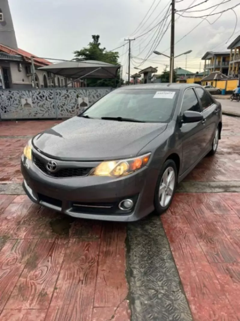 Toyota Camry   - 2012