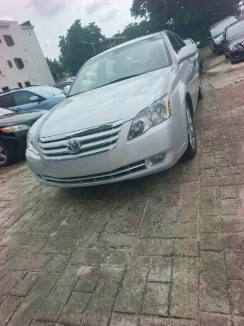 TOYOTA Avalon - 2007