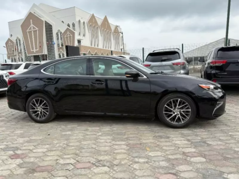 Lexus ES   - 2016