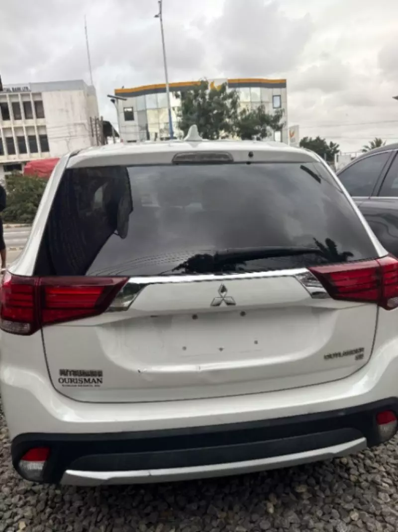 Mitsubishi OUTLANDER   - 2018