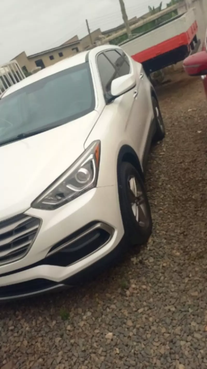 Hyundai Santa Fe - 2017