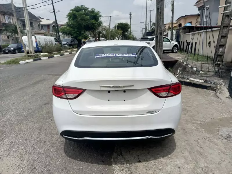 Chrysler 200   - 2015