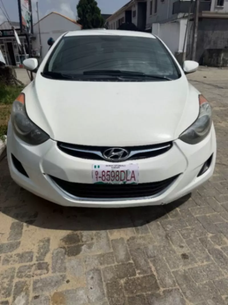 Hyundai Elantra   - 2013