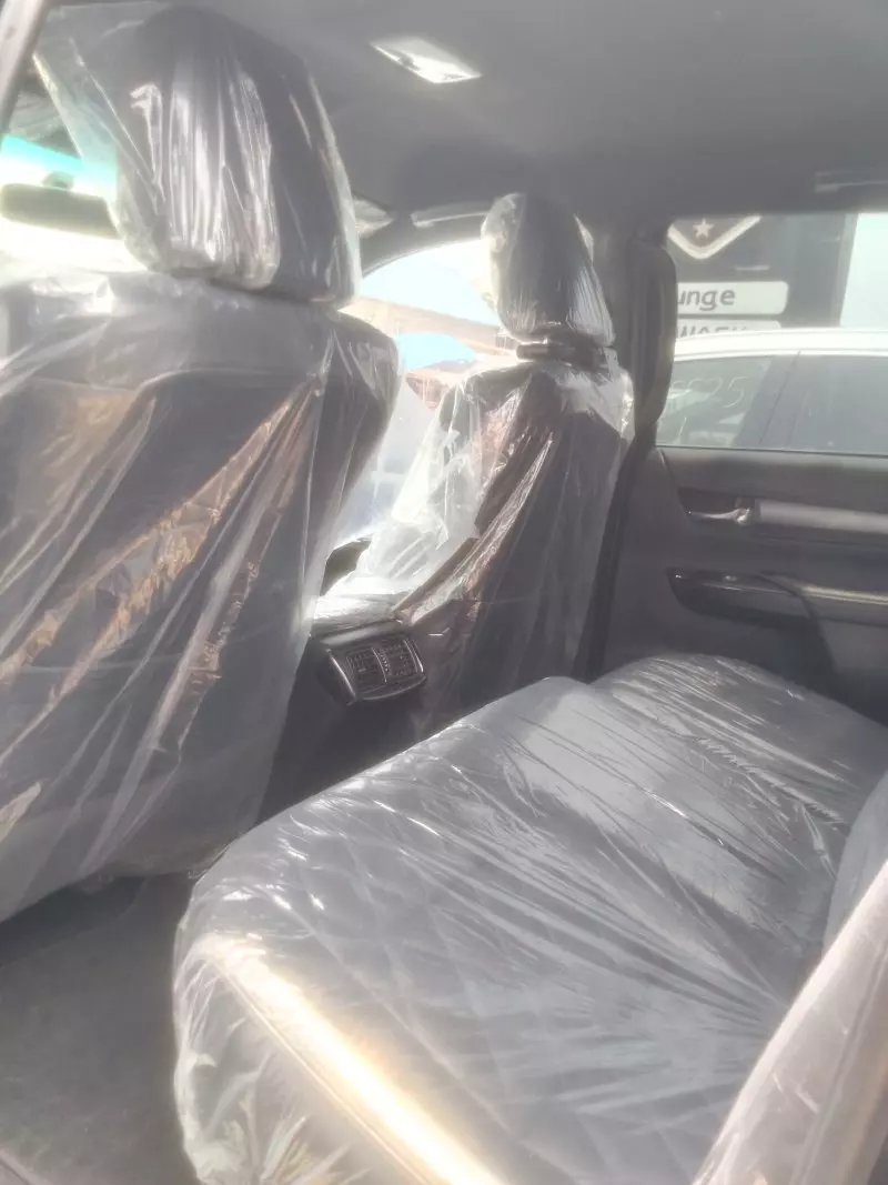 Toyota Hilux   - 2022