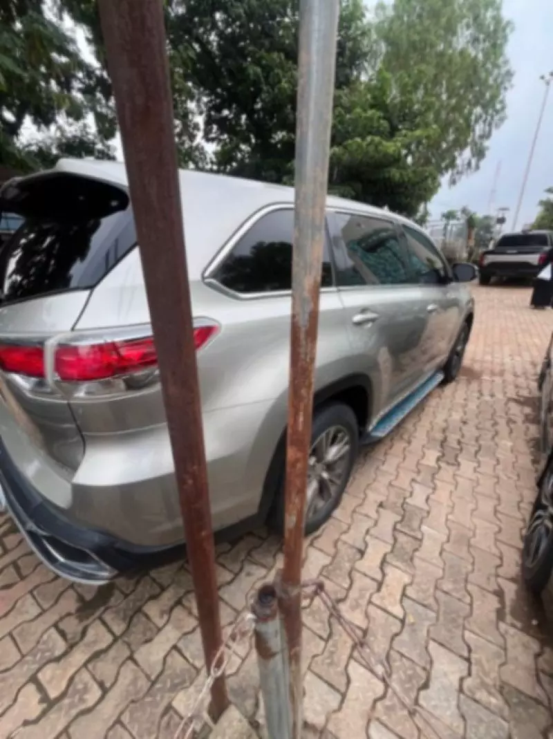 TOYOTA Highlander   - 2016