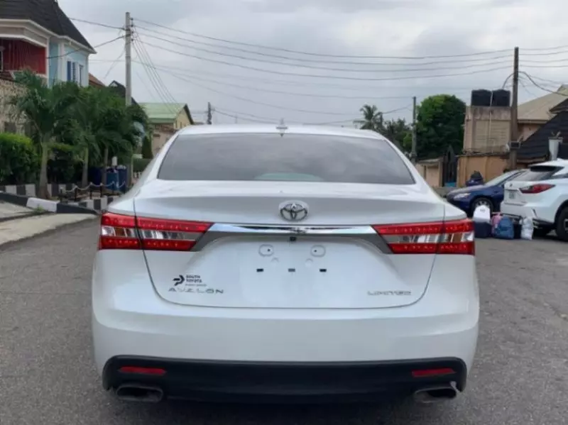 Toyota Avalon   - 2014