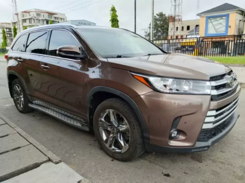 Toyota Highlander   - 2020