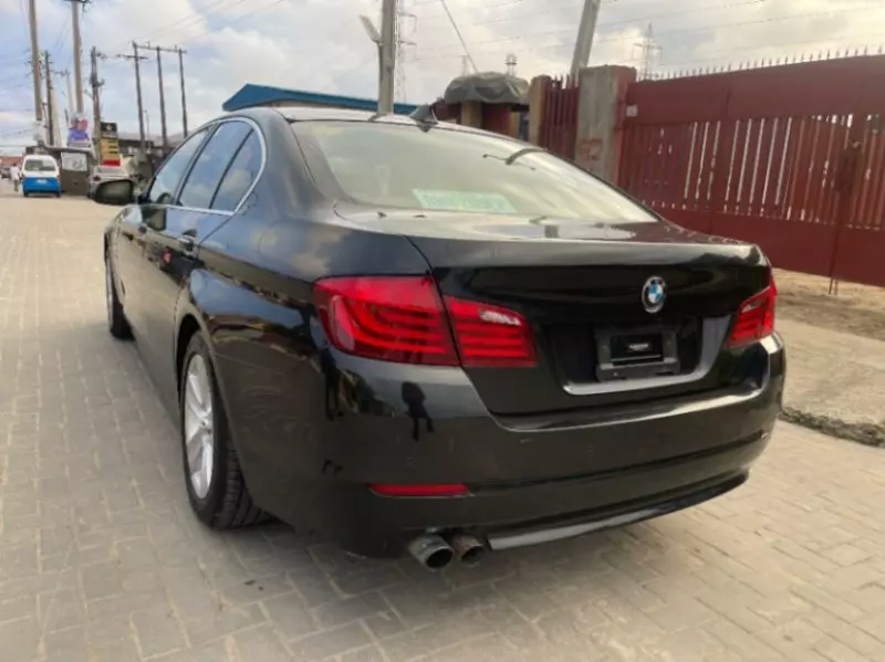 BMW 528xi   - 2012