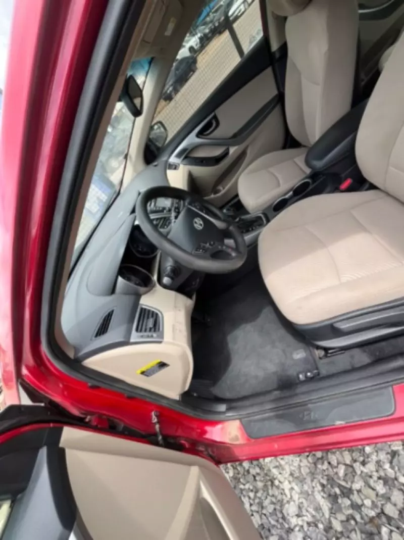 Hyundai Elantra   - 2014