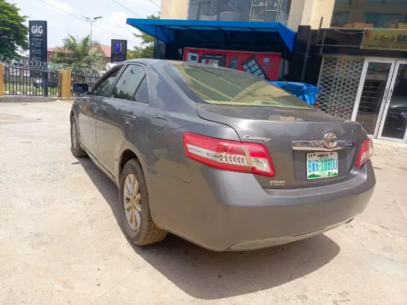 Toyota Camry   - 2011