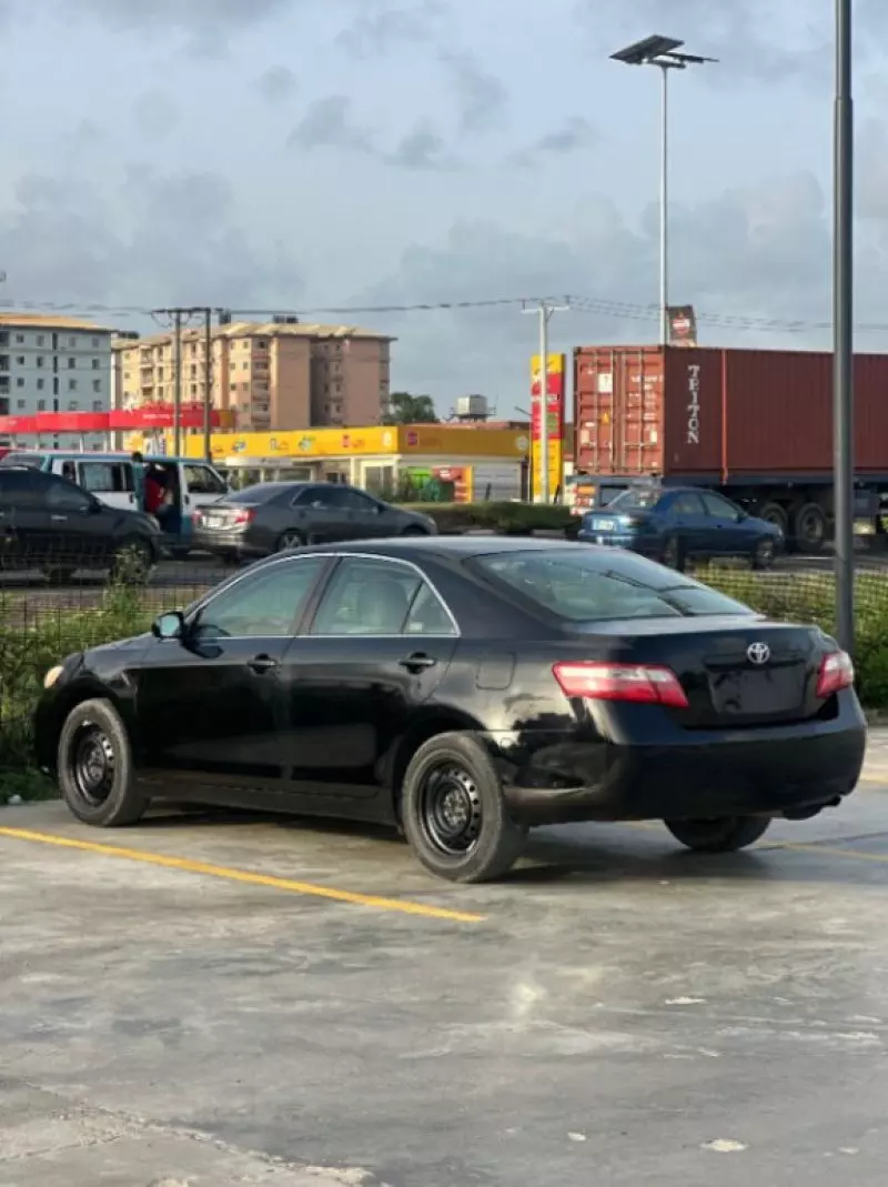 Toyota Camry   - 2009