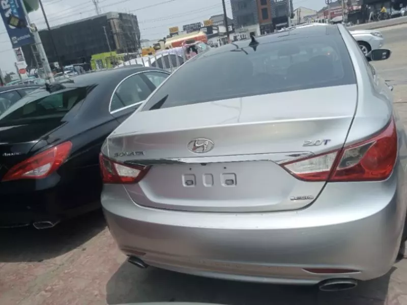 Hyundai Sonata   - 2013