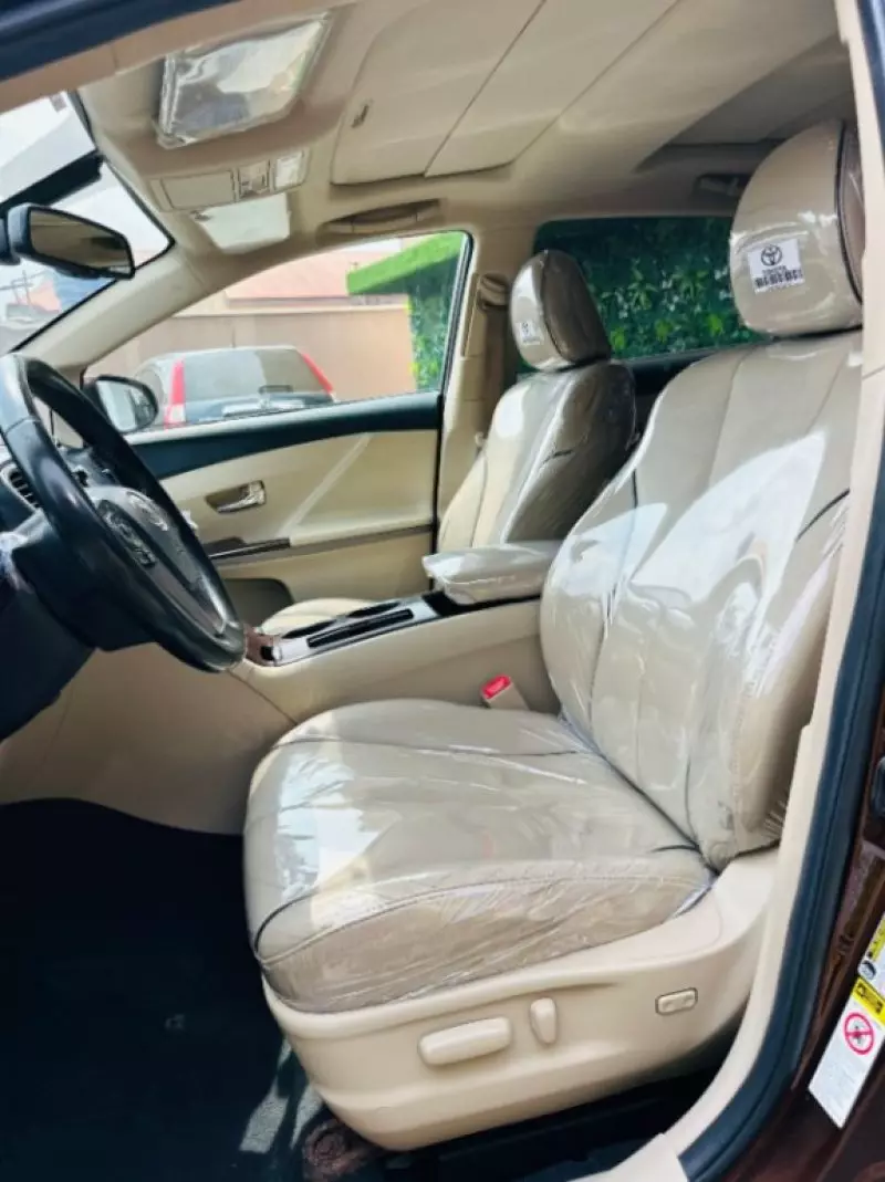Toyota Venza   - 2013