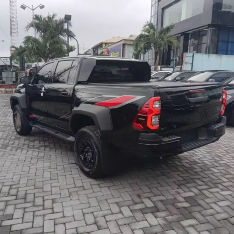TOYOTA Hilux - 2026