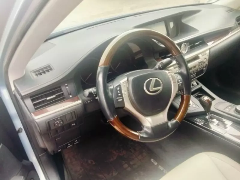 Lexus ES   - 2013