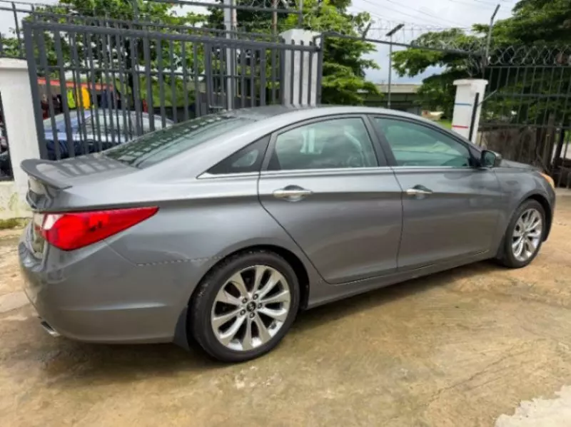 Hyundai Sonata   - 2013