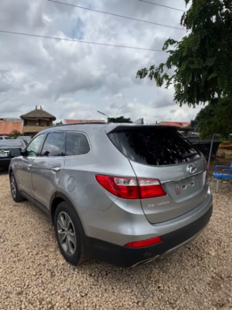 Hyundai Santa Fe   - 2014