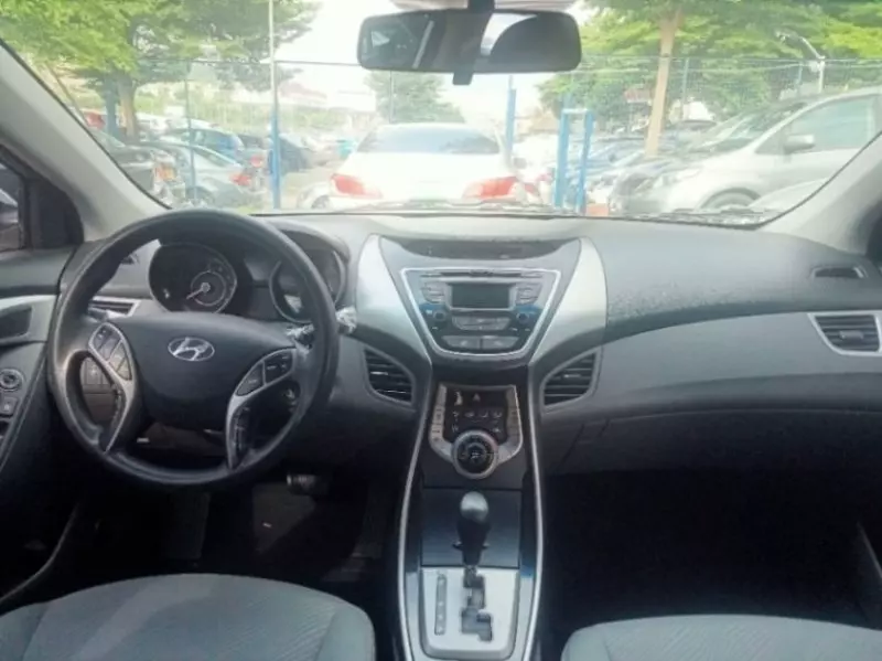 Hyundai Elantra - 2013