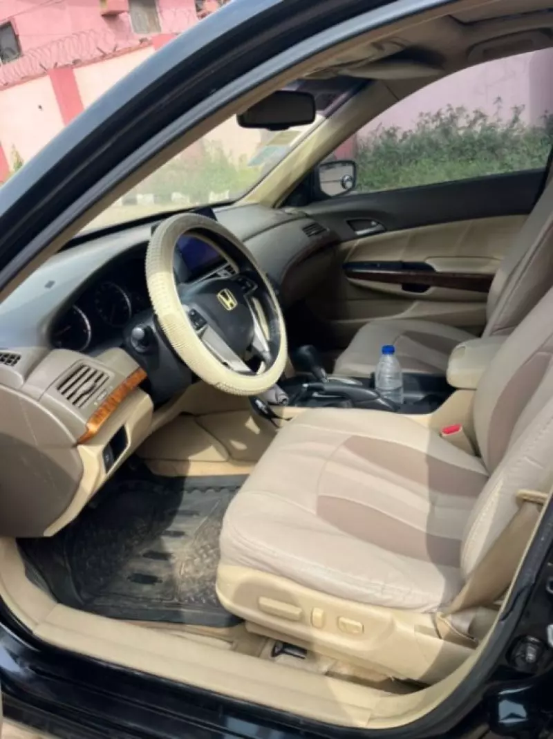 Honda Accord   - 2009