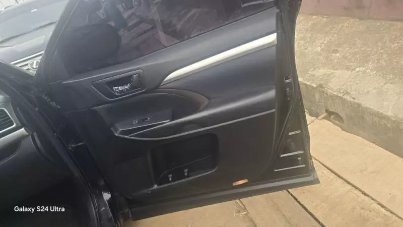Toyota Highlander   - 2016