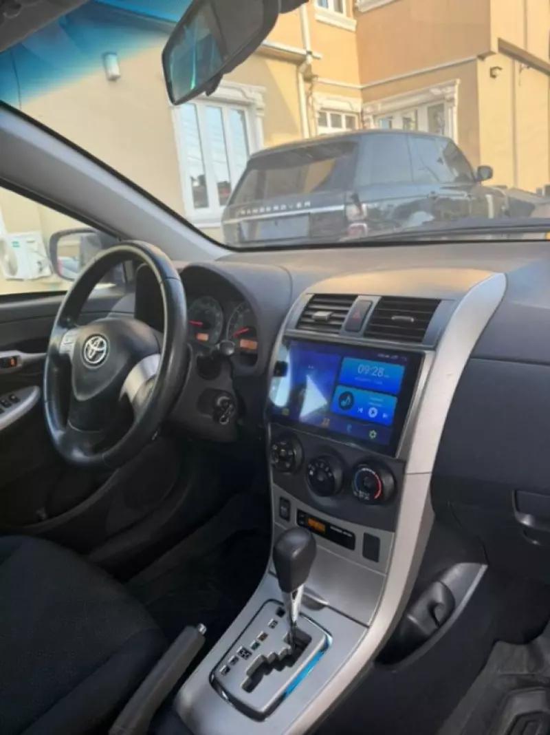 Toyota Corolla   - 2010