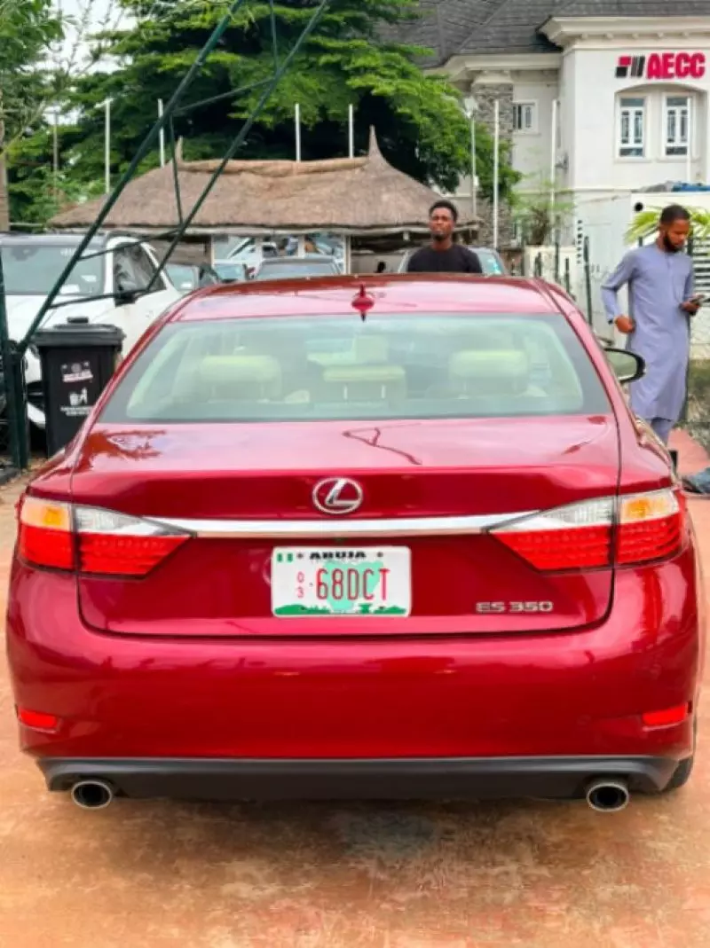 Lexus ES   - 2014