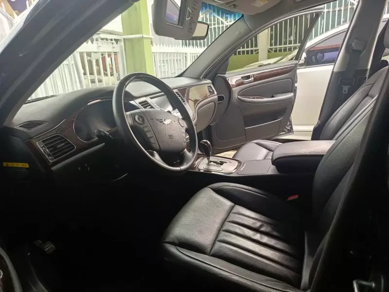 Hyundai Genesis   - 1981