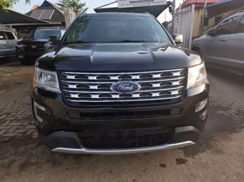 Ford Explorer   - 2017