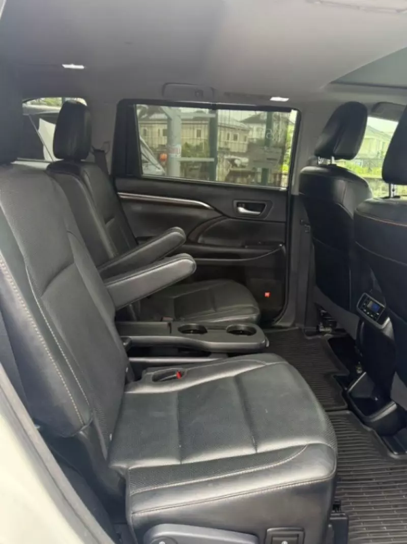 TOYOTA Highlander   - 2016