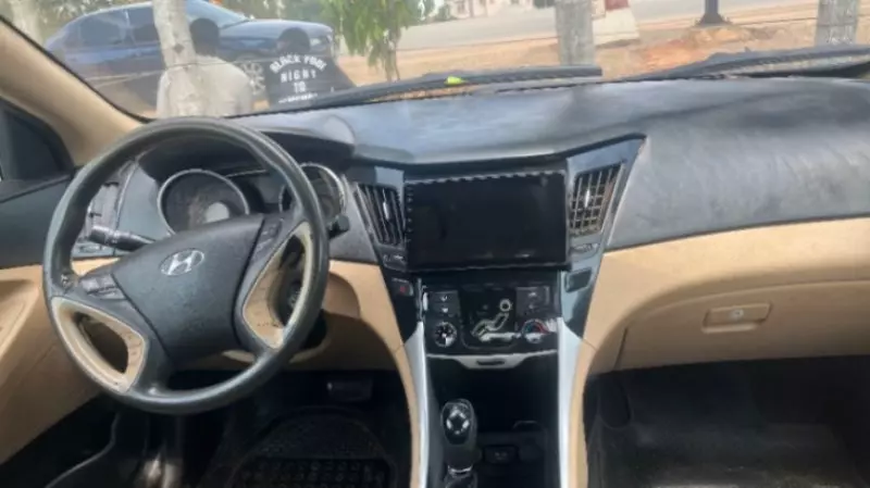 Hyundai Sonata   - 2011