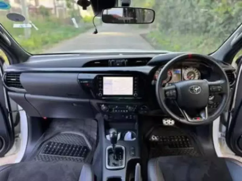 Toyota Hilux   - 2022