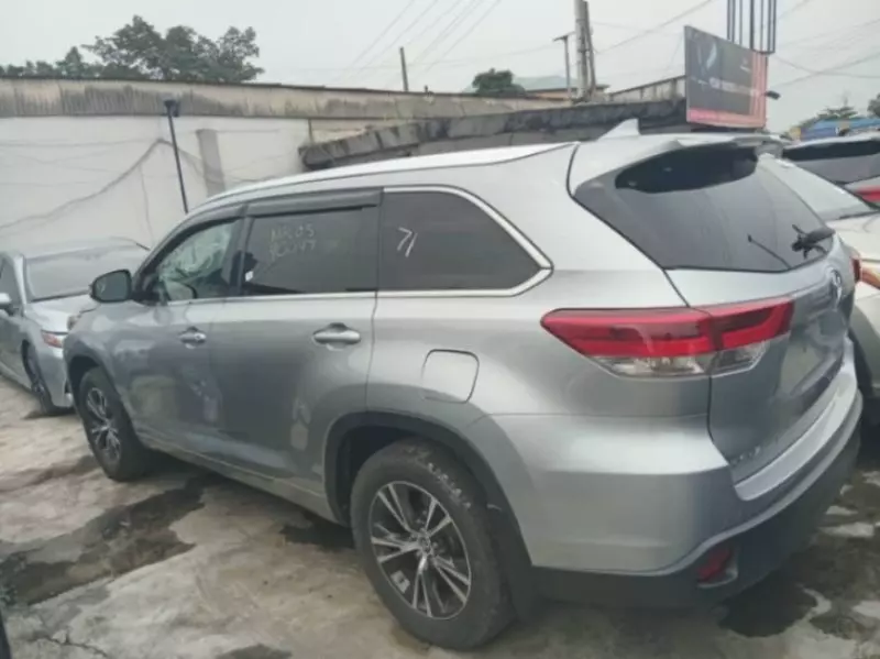 Toyota Highlander   - 2016