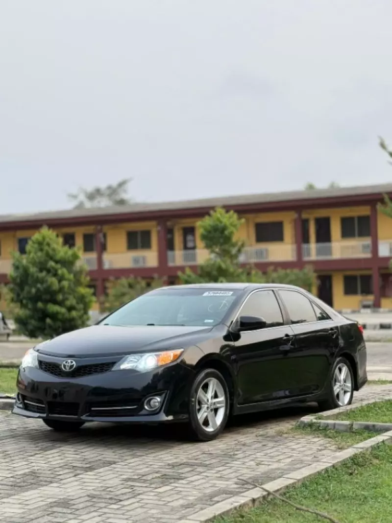 Toyota Camry   - 2013