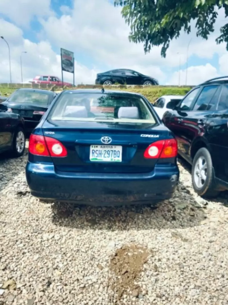 Toyota Corolla   - 2004