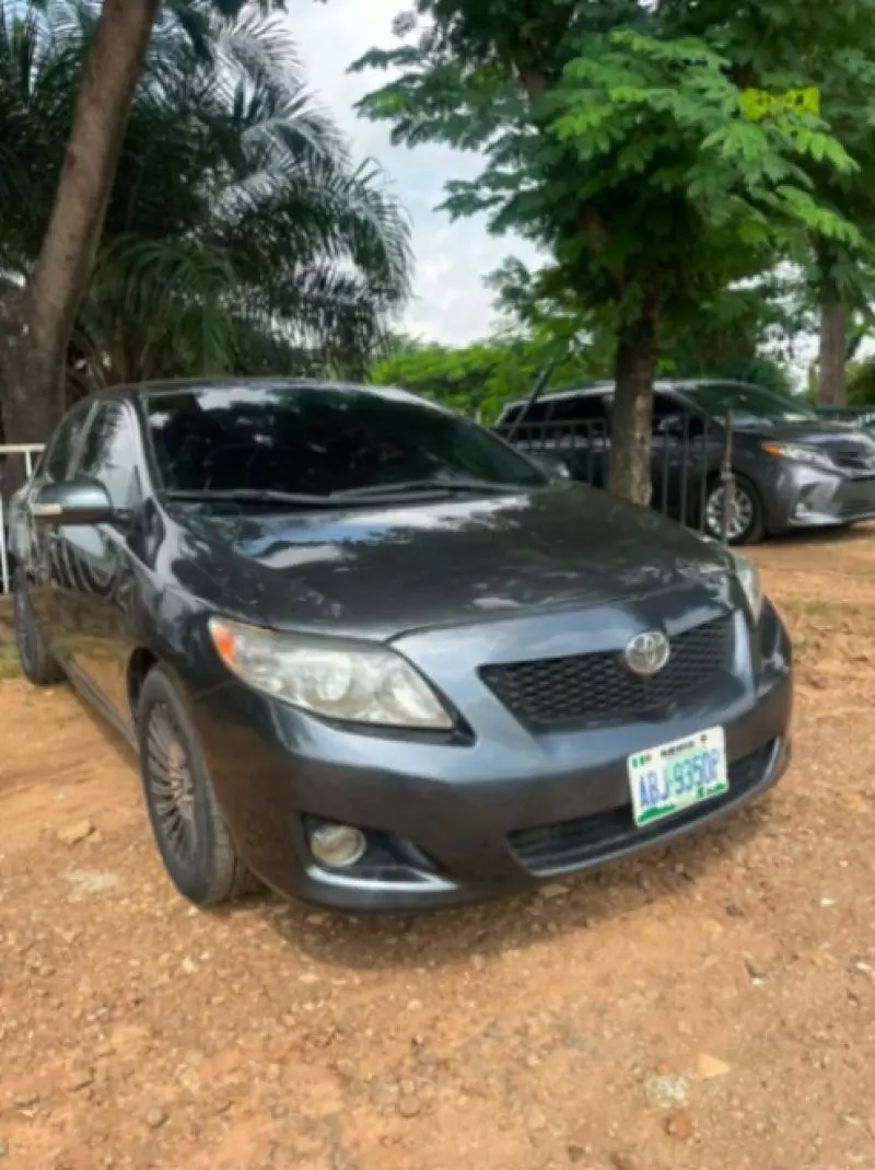 TOYOTA Corolla   - 2010